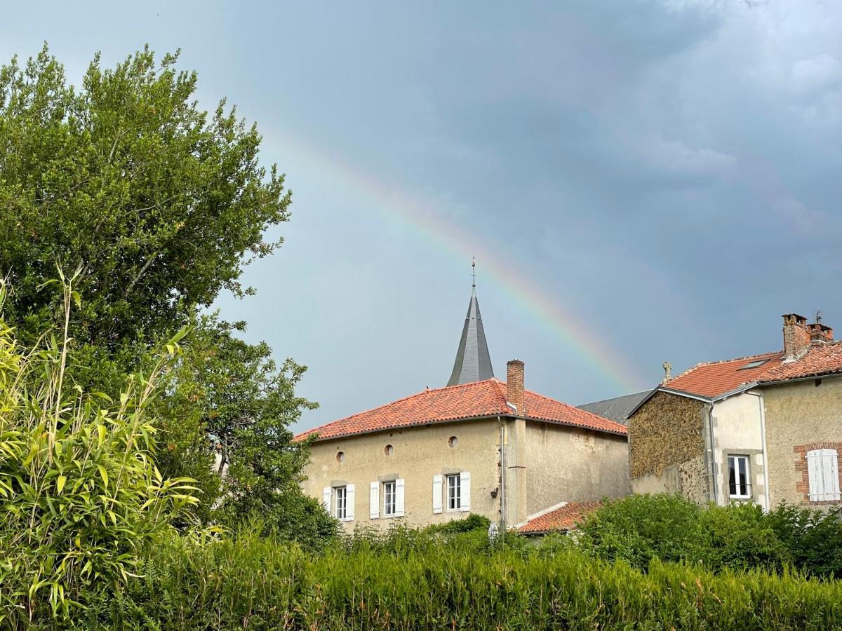 Maison Hirondelles Hotes Mezieres-sur-Issoire Eksteriør bilde